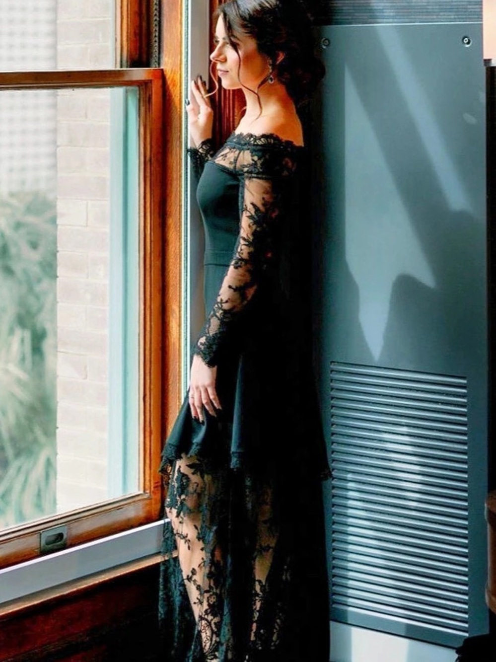 Alexander McQueen Off-the-Shoulder Lace Illusion High-Low Gown Black - Picture 8 of 8